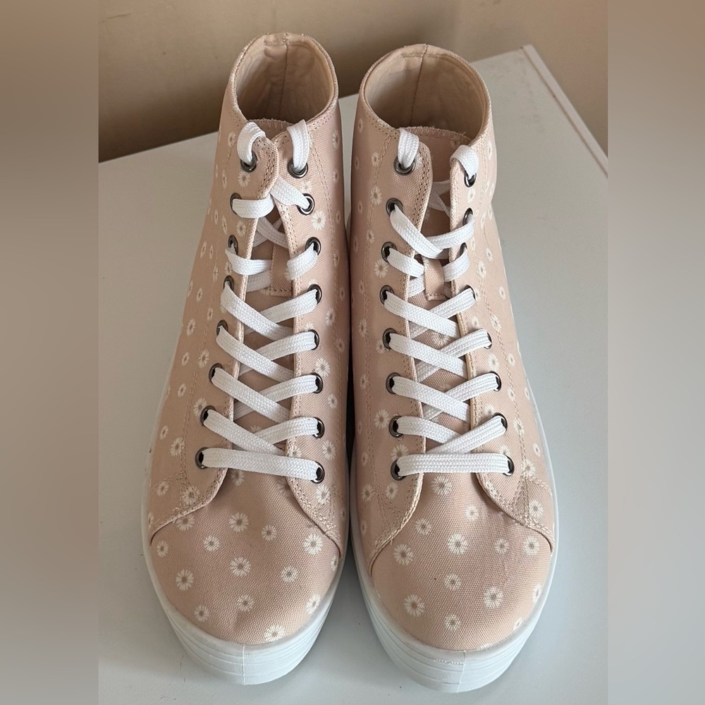 Falls Creek Women’s Size 10 Daisy Blush High-Top Sneakers